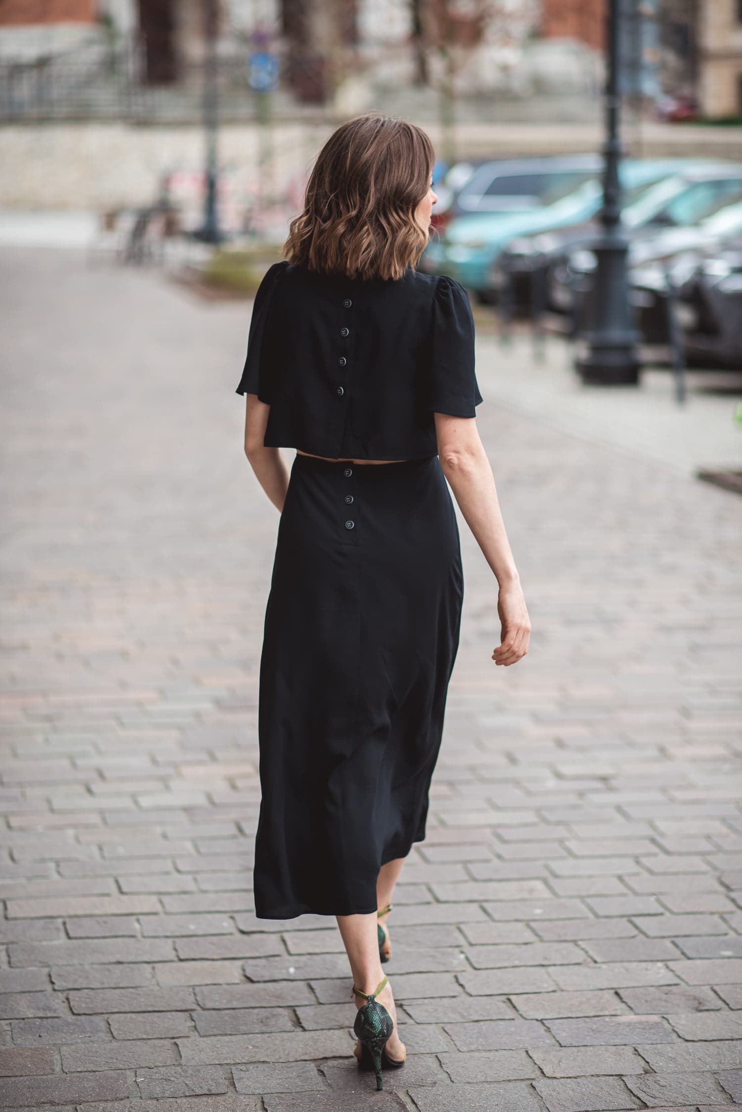 Sukienka z odkrytymi plecami SUMMER - czarna - zdjęcie 4