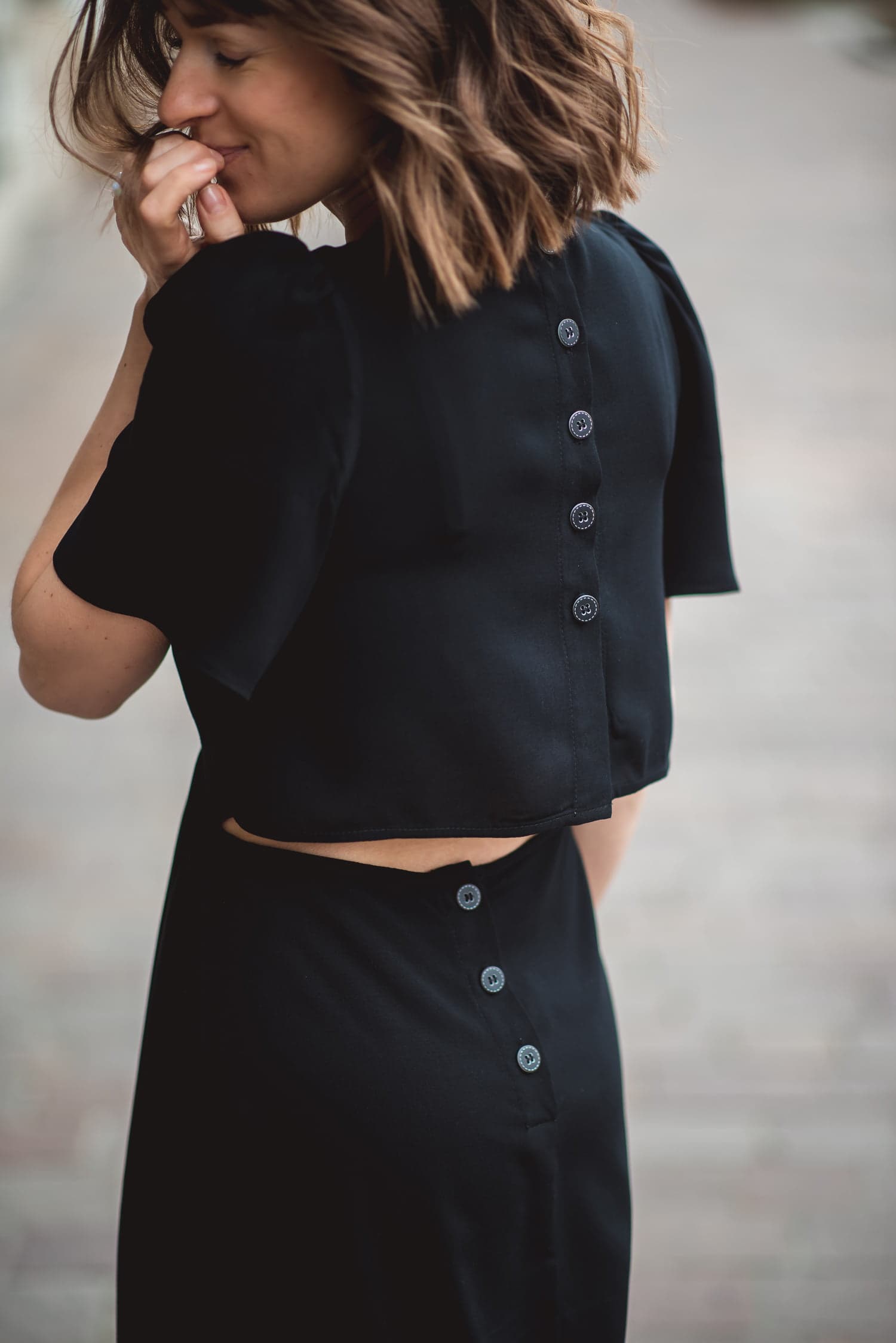 Sukienka z odkrytymi plecami SUMMER - czarna - zdjęcie 3