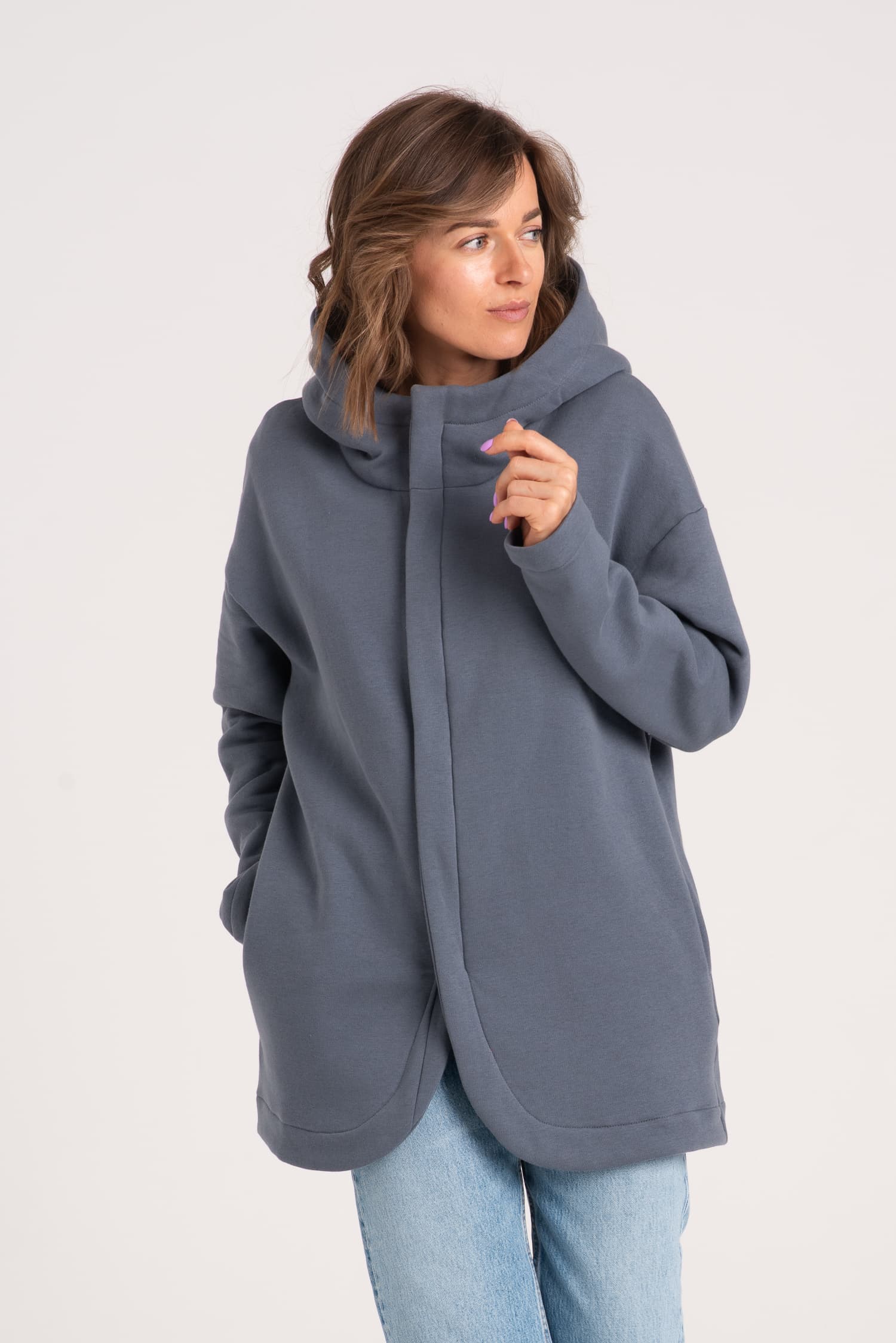 Szara zasuwana bluza damska NA OKRĄGŁO - zdjęcie 4