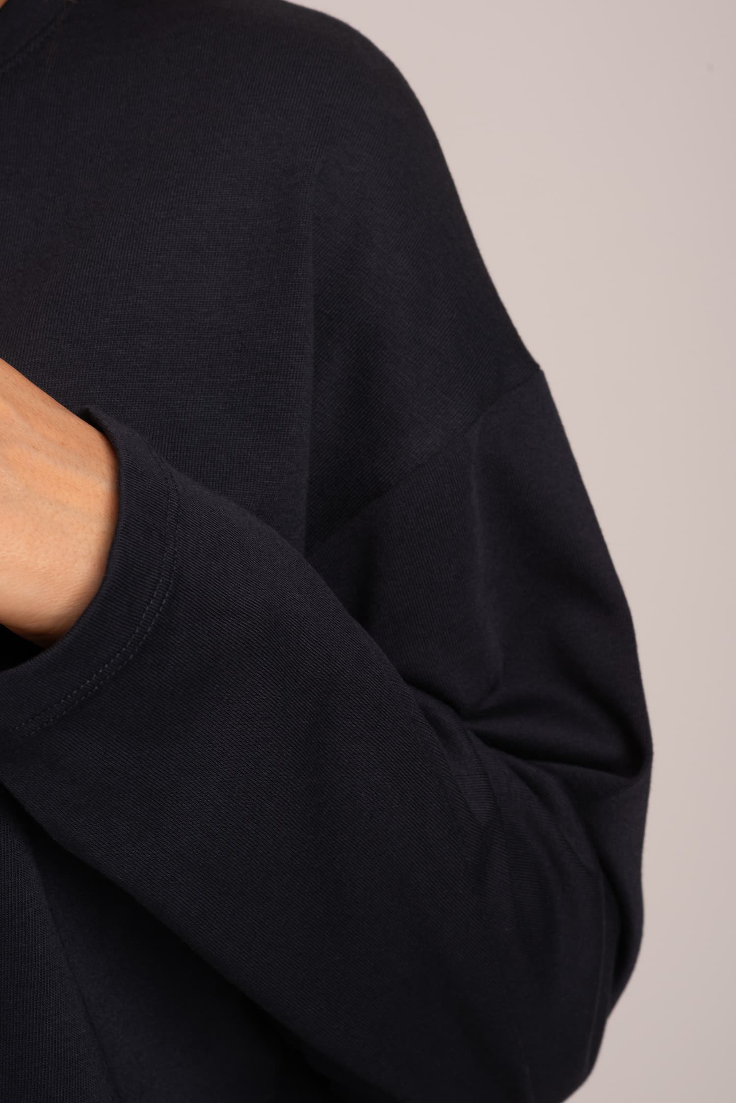 Czarny longsleeve z modalem Nina - zdjęcie 3