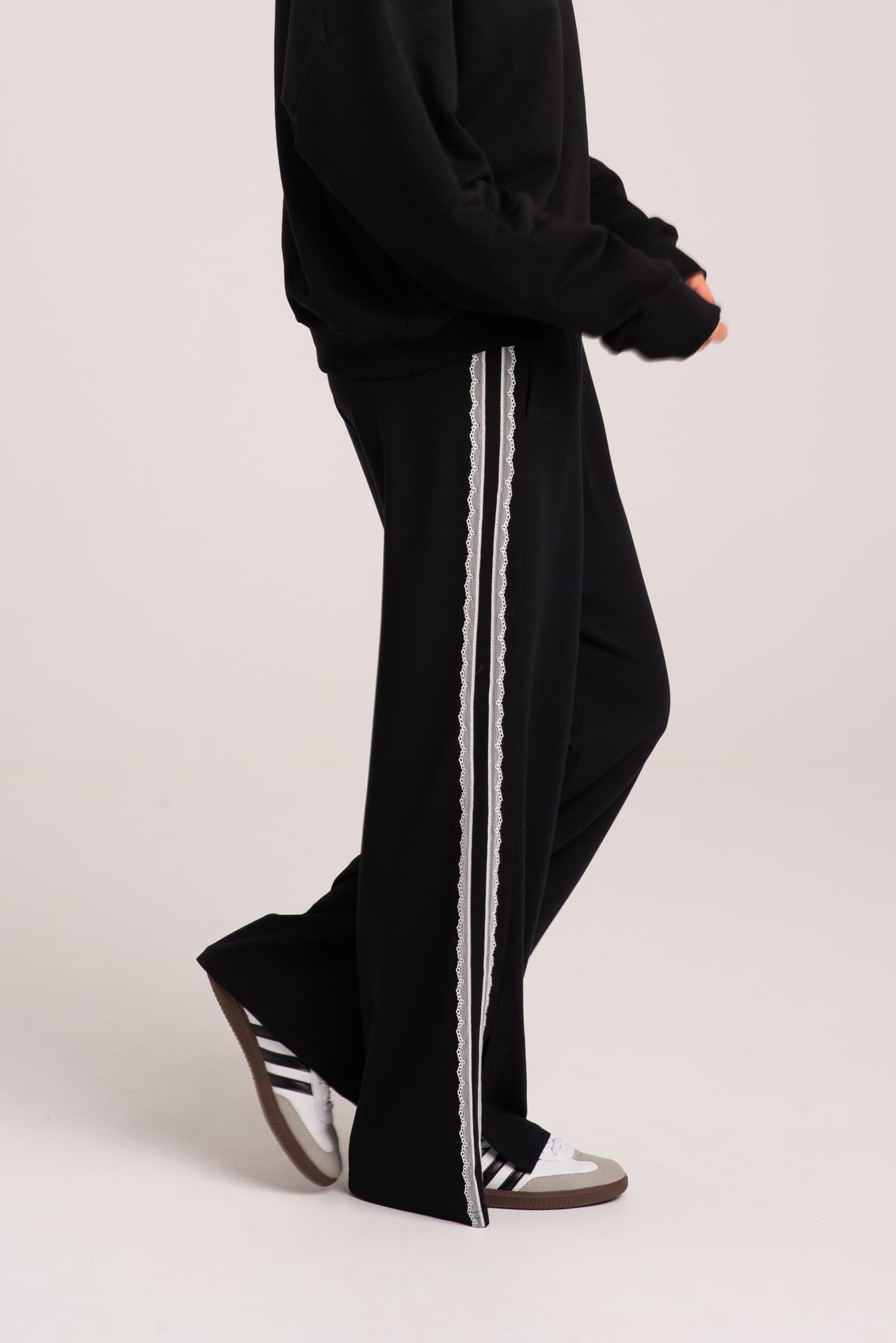 Czarne spodnie z lampasami Brigitte - zdjęcie 7