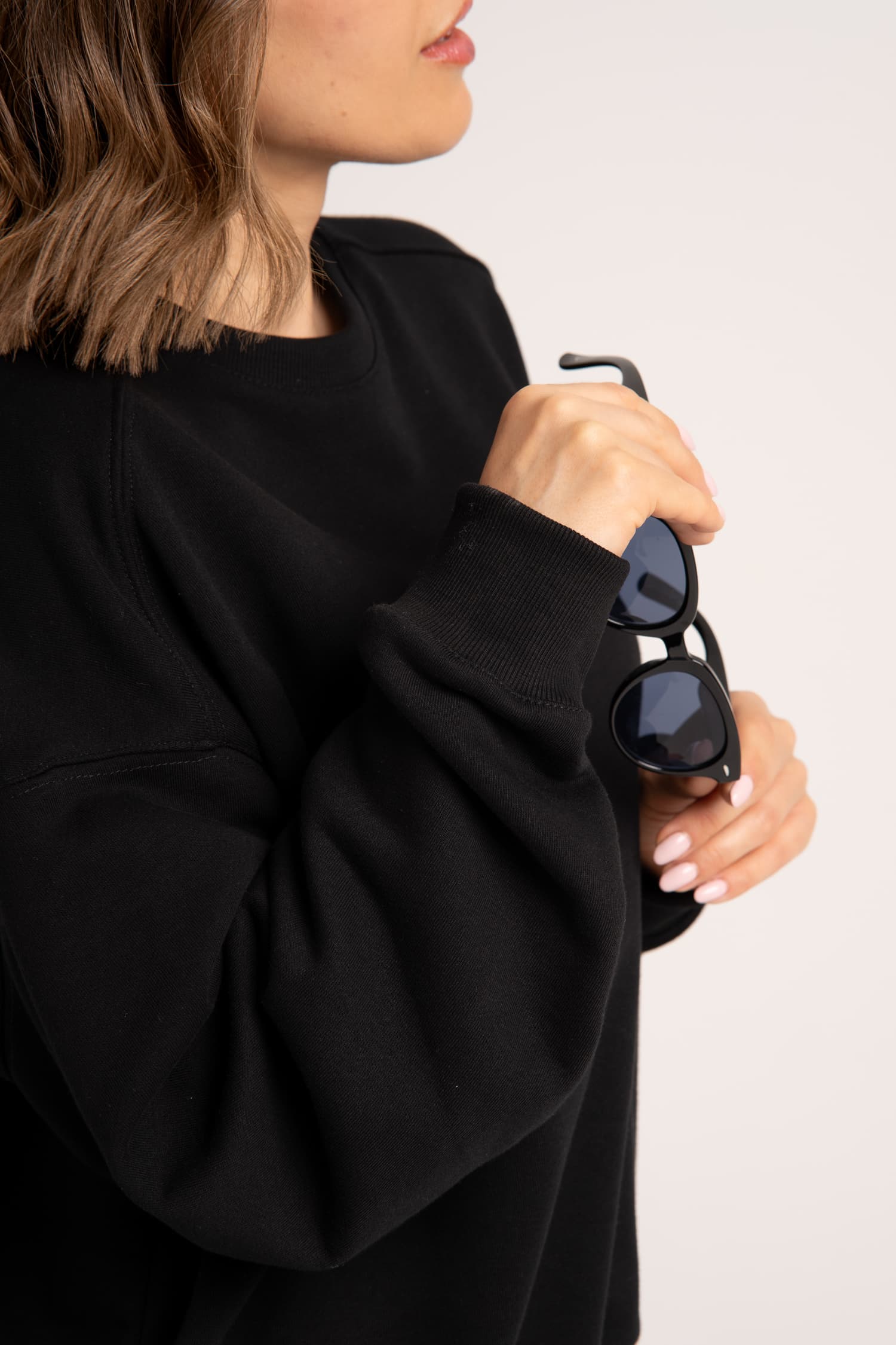 Czarna bluza oversize NORA - zdjęcie 6