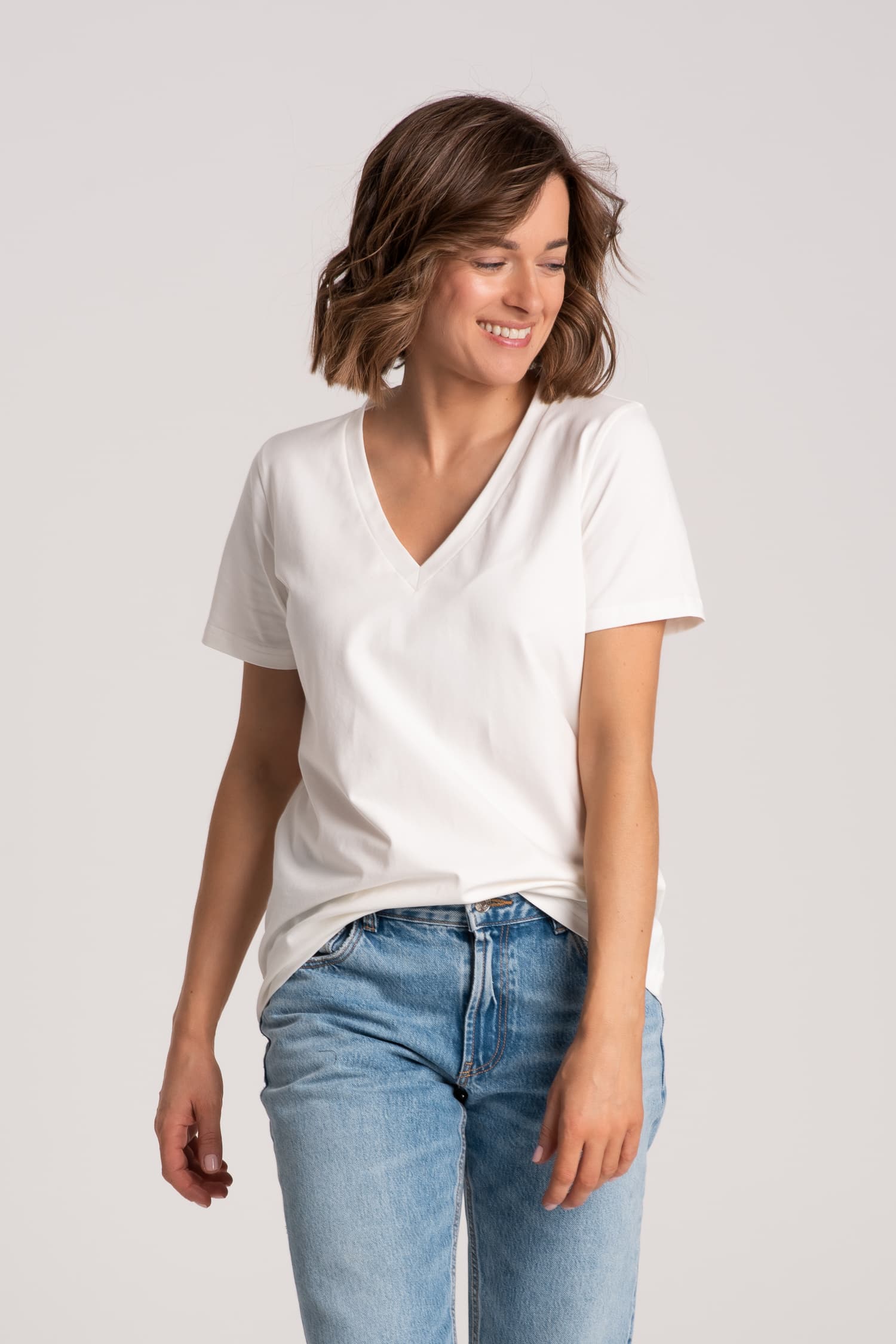 T-shirt BASIC V Biały - zdjęcie 5