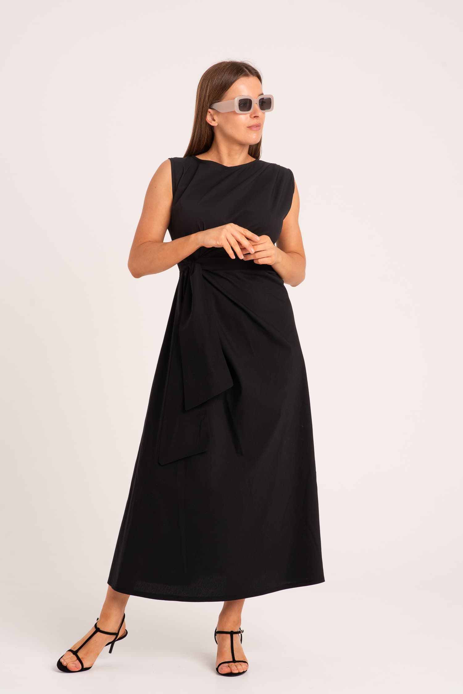 Czarna letnia sukienka midi bez rękawów Alba - zdjęcie 5