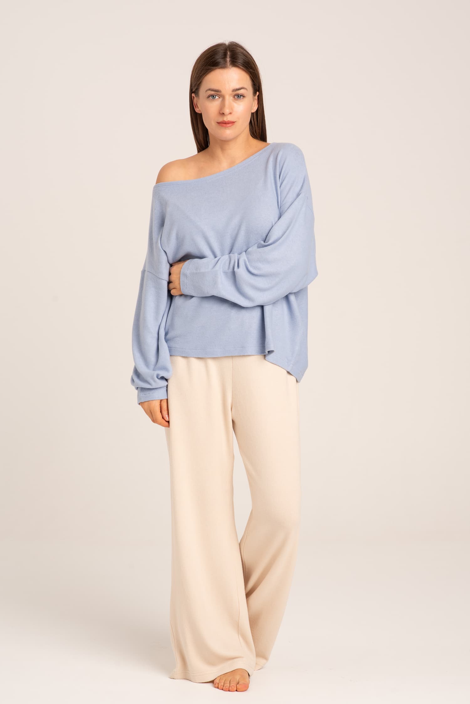 Kremowe luźne spodnie z szerokimi nogawkami Clara - zdjęcie 4