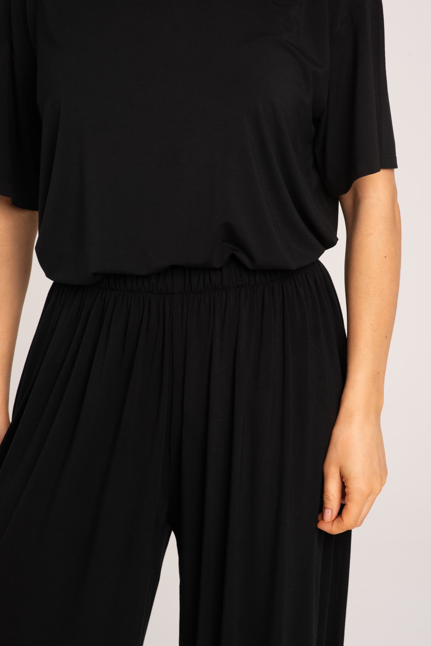 Czarne luźne spodnie bambusowe Nina - zdjęcie 4