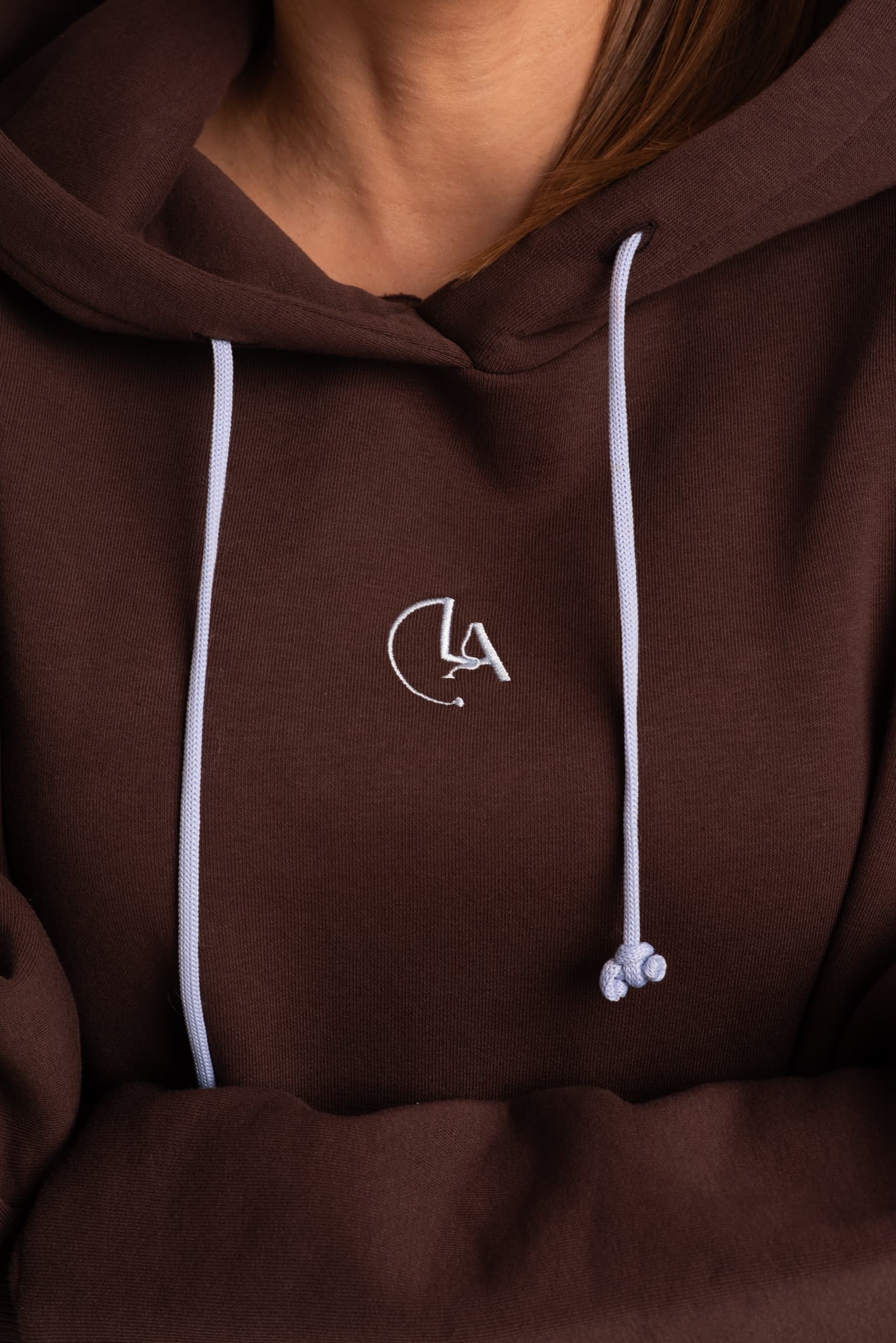 Brązowa bluza dresowa z kapturem LOU - zdjęcie 5
