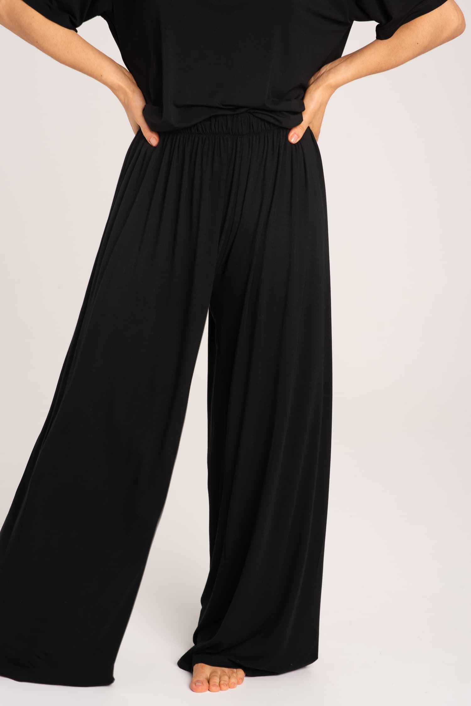 Czarne luźne spodnie bambusowe Nina - zdjęcie 8