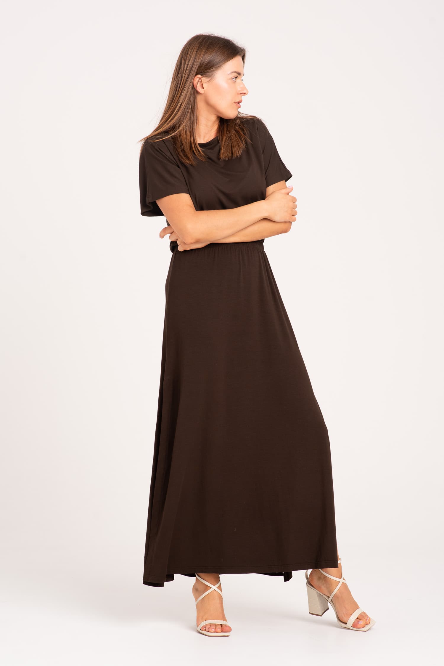 Brązowa długa sukienka z modalu Collet - zdjęcie 5