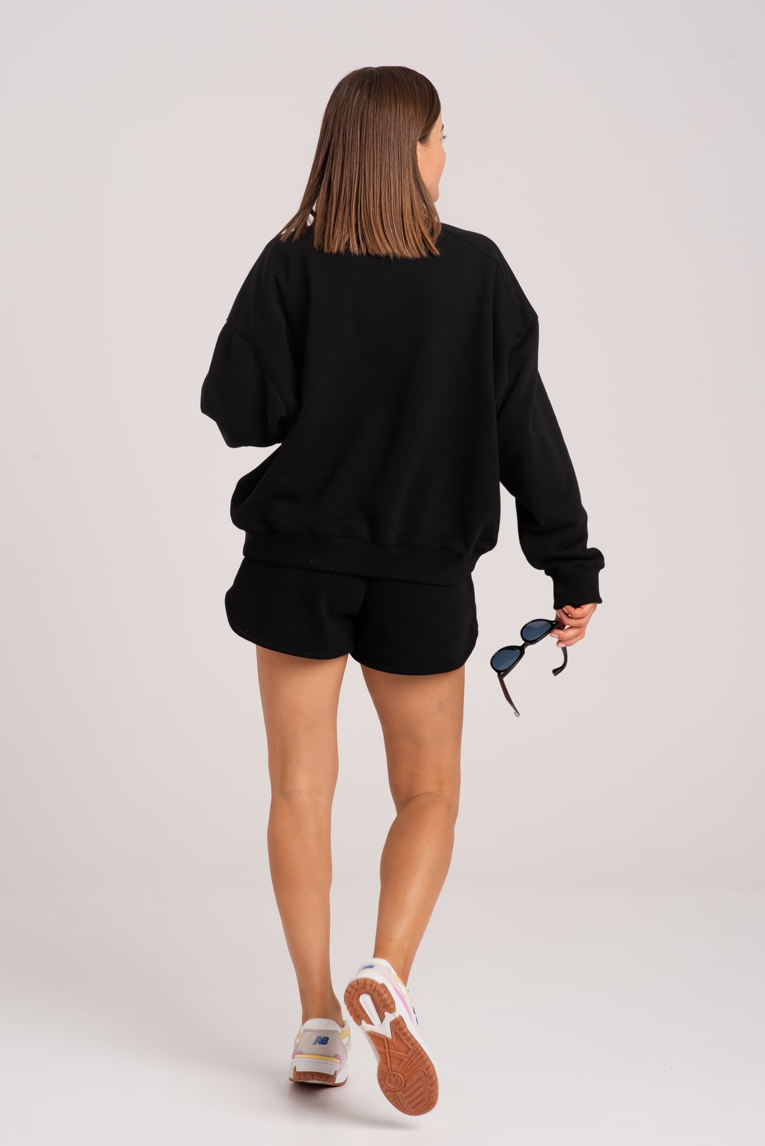 Czarna bluza oversize NORA - zdjęcie 3