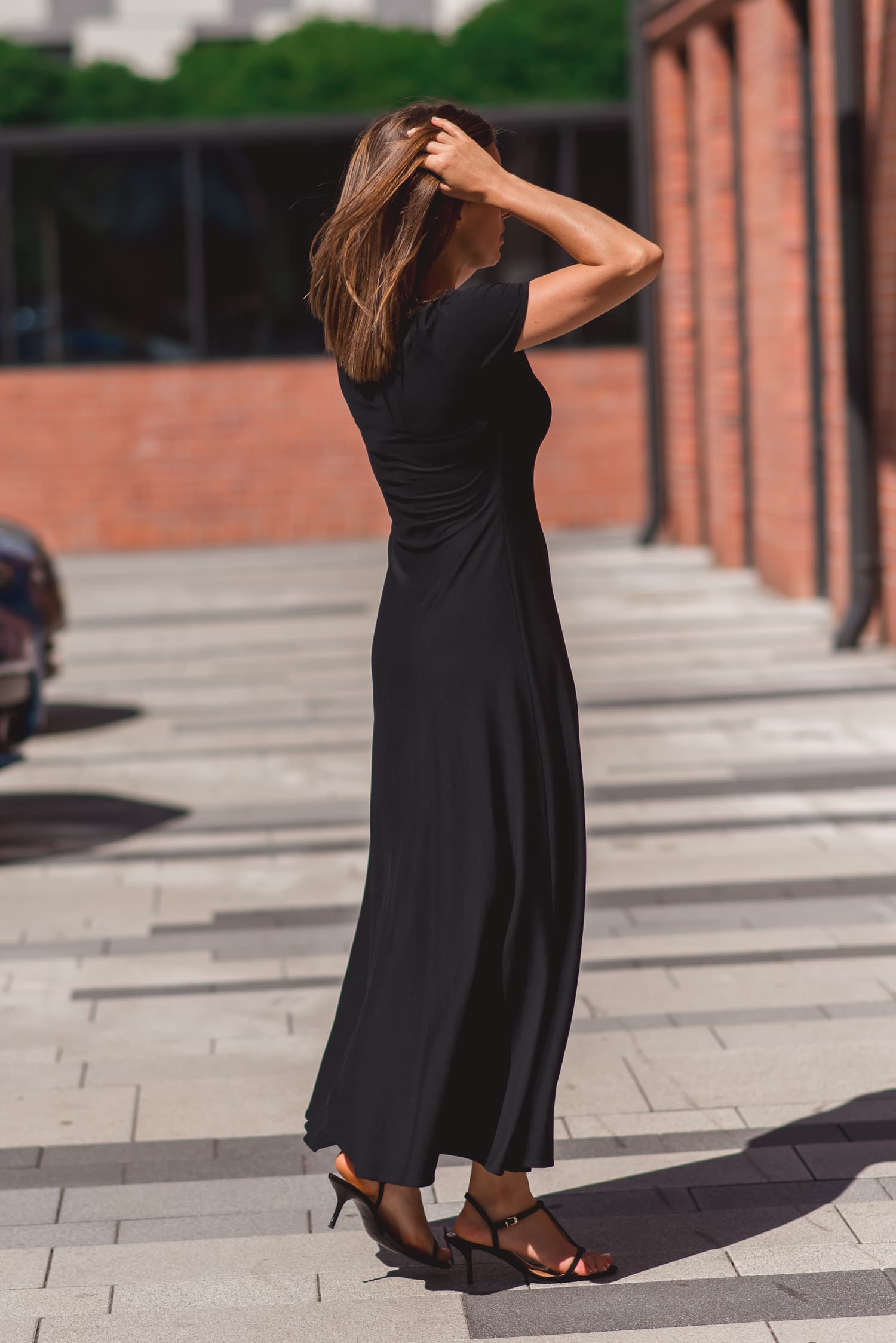 Czarna sukienka z krótkimi rękawami Antonia - zdjęcie 3