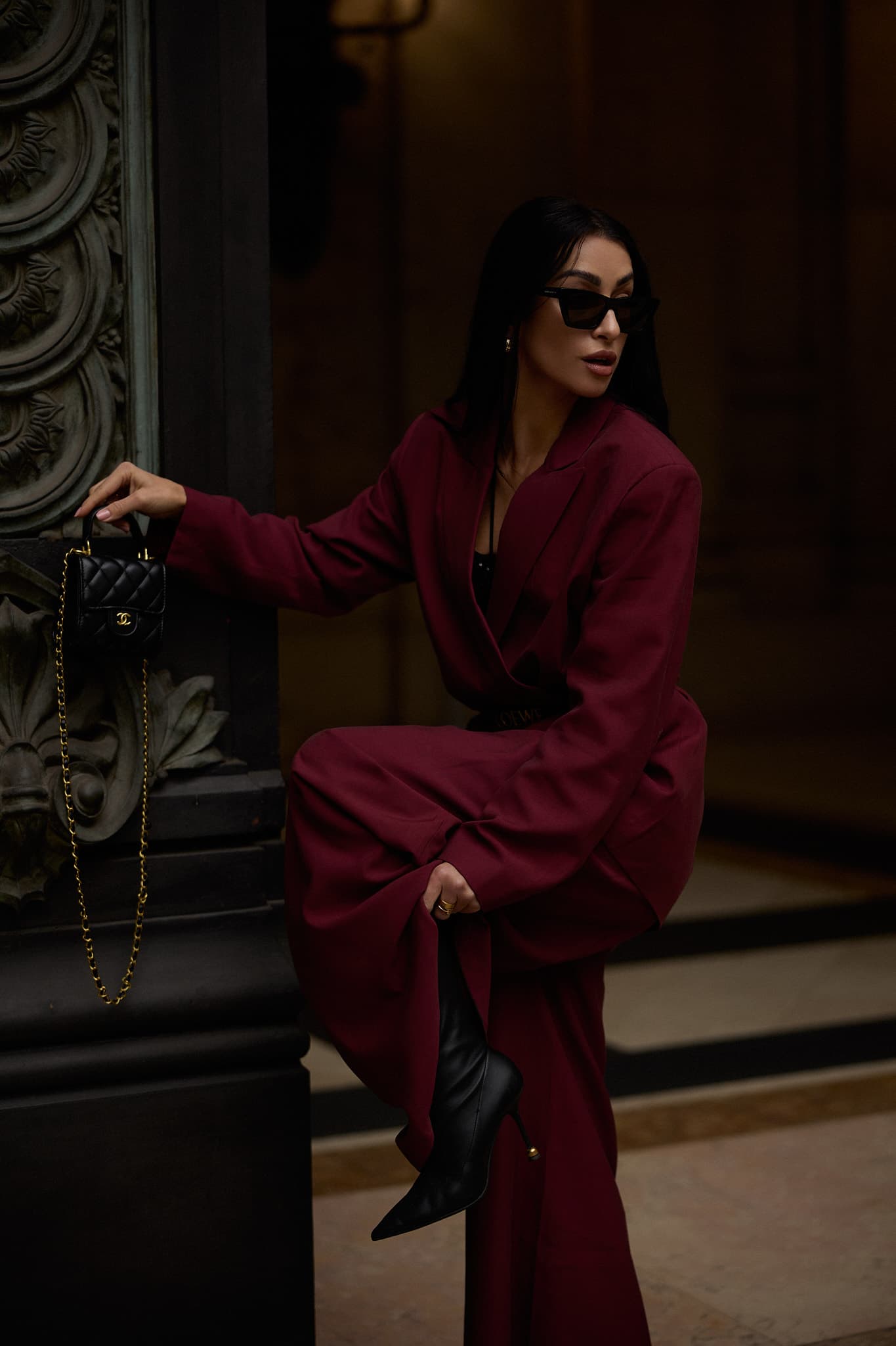 Bordowe spodnie z szerokimi nogawkami Victoria - zdjęcie 13