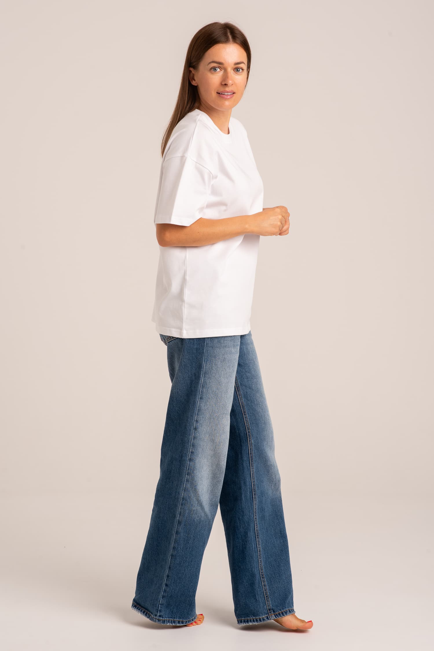 Biały t-shirt damski z grubej bawełny Ina - zdjęcie 4